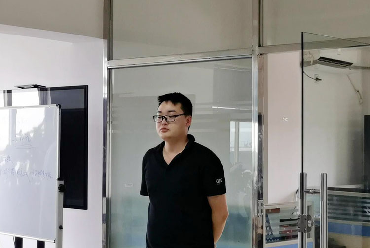麻豆网络文化传媒科技8月总结会如期而至